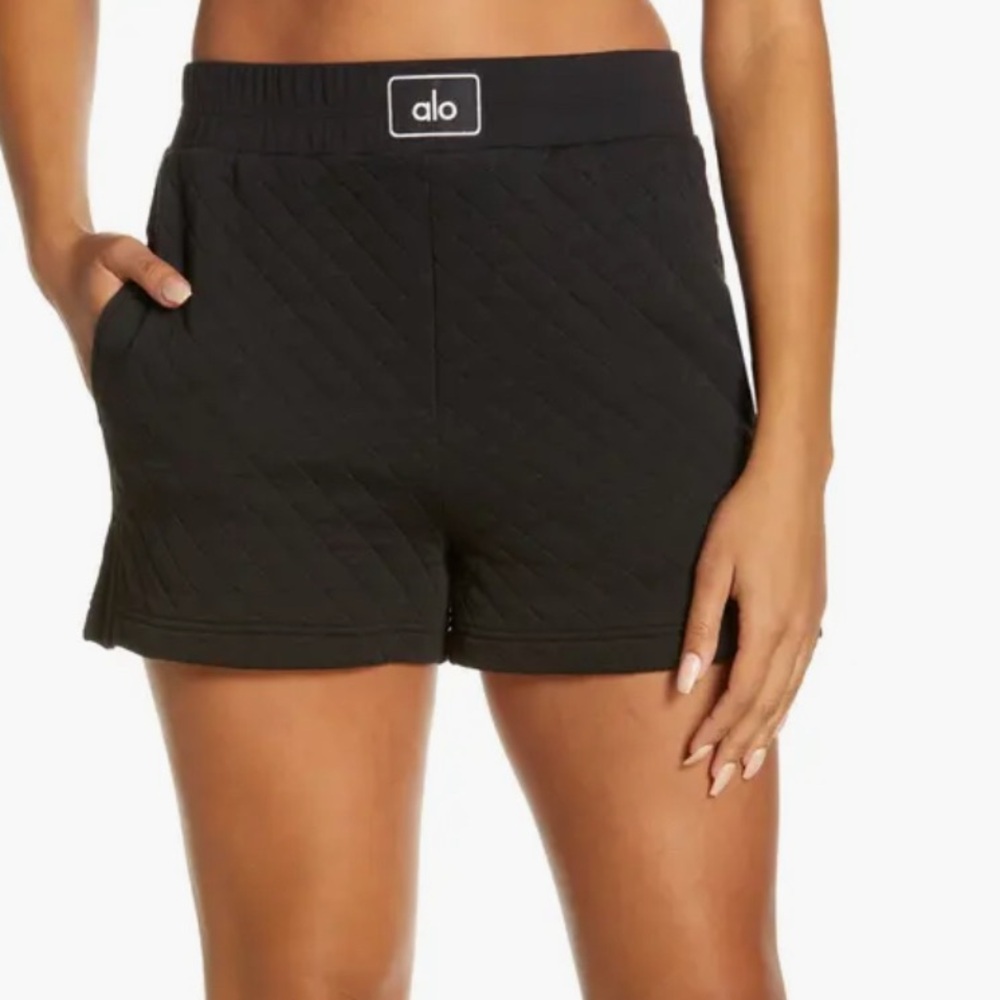 ALO Yoga Women's Shorts SIZE SMALL